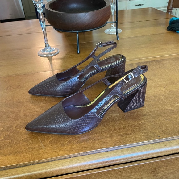 Vince Camuto Sindree Slingback Pointed Toe Pumps - Picture 1 of 3